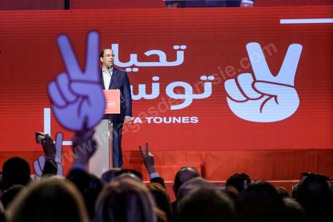 1er mai 2019 : cérémonie de cloture du premier congrès constitutif du nouveau parti Tahya Tounes dans la salle de Radès. Youssef Chahed, leader non déclaré de ce parti, est venu tenir un discours de cloture d'une heure, mais est entré comme chef du gouvernement et ressorti comme chef du gouvernement, ni nouveau adhérent et encore moins candidat à la présidence pour ce nouveau parti issu du goupe parlementaire de la Coalition nationale et soutien incoditionnel à son chef de gouvernement. « Grâce à vous, aujourd’hui le gouvernement n’est plus seul. Je ne me sens plus seul. Le soutien au gouvernement s’est renforcé depuis la constitution du groupe parlementaire de la Coalition. Il a pris encore plus de force avec la création de Tahya Tounes. Quand on me dit aujourd’hui que le parti tire avantage du gouvernement, je réponds que c’est précisément l’inverse. C’est le gouvernement qui bénéficie de l’appui de Tahya Tounes." déclarera Chahed.