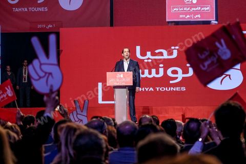 1er mai 2019 : cérémonie de cloture du premier congrès constitutif du nouveau parti Tahya Tounes dans la salle de Radès. Youssef Chahed, leader non déclaré de ce parti, est venu tenir un discours de cloture d'une heure, mais est entré comme chef du gouvernement et ressorti comme chef du gouvernement, ni nouveau adhérent et encore moins candidat à la présidence pour ce nouveau parti issu du goupe parlementaire de la Coalition nationale et soutien incoditionnel à son chef de gouvernement. « Grâce à vous, aujourd’hui le gouvernement n’est plus seul. Je ne me sens plus seul. Le soutien au gouvernement s’est renforcé depuis la constitution du groupe parlementaire de la Coalition. Il a pris encore plus de force avec la création de Tahya Tounes. Quand on me dit aujourd’hui que le parti tire avantage du gouvernement, je réponds que c’est précisément l’inverse. C’est le gouvernement qui bénéficie de l’appui de Tahya Tounes." déclarera Chahed.