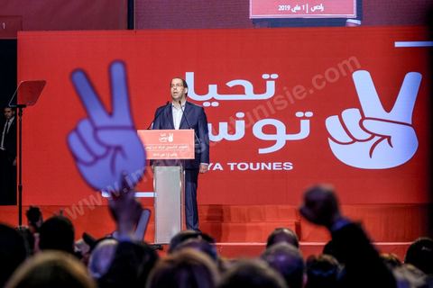 1er mai 2019 : cérémonie de cloture du premier congrès constitutif du nouveau parti Tahya Tounes dans la salle de Radès. Youssef Chahed, leader non déclaré de ce parti, est venu tenir un discours de cloture d'une heure, mais est entré comme chef du gouvernement et ressorti comme chef du gouvernement, ni nouveau adhérent et encore moins candidat à la présidence pour ce nouveau parti issu du goupe parlementaire de la Coalition nationale et soutien incoditionnel à son chef de gouvernement. « Grâce à vous, aujourd’hui le gouvernement n’est plus seul. Je ne me sens plus seul. Le soutien au gouvernement s’est renforcé depuis la constitution du groupe parlementaire de la Coalition. Il a pris encore plus de force avec la création de Tahya Tounes. Quand on me dit aujourd’hui que le parti tire avantage du gouvernement, je réponds que c’est précisément l’inverse. C’est le gouvernement qui bénéficie de l’appui de Tahya Tounes." déclarera Chahed.
