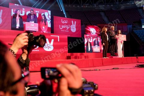 1er mai 2019 : cérémonie de cloture du premier congrès constitutif du nouveau parti Tahya Tounes dans la salle de Radès. Youssef Chahed, leader non déclaré de ce parti, est venu tenir un discours de cloture d'une heure, mais est entré comme chef du gouvernement et ressorti comme chef du gouvernement, ni nouveau adhérent et encore moins candidat à la présidence pour ce nouveau parti issu du goupe parlementaire de la Coalition nationale et soutien incoditionnel à son chef de gouvernement. « Grâce à vous, aujourd’hui le gouvernement n’est plus seul. Je ne me sens plus seul. Le soutien au gouvernement s’est renforcé depuis la constitution du groupe parlementaire de la Coalition. Il a pris encore plus de force avec la création de Tahya Tounes. Quand on me dit aujourd’hui que le parti tire avantage du gouvernement, je réponds que c’est précisément l’inverse. C’est le gouvernement qui bénéficie de l’appui de Tahya Tounes." déclarera Chahed.