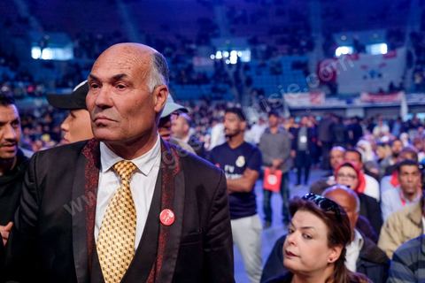 1er mai 2019 : cérémonie de cloture du premier congrès constitutif du nouveau parti Tahya Tounes dans la salle de Radès. Youssef Chahed, leader non déclaré de ce parti, est venu tenir un discours de cloture d'une heure, mais est entré comme chef du gouvernement et ressorti comme chef du gouvernement, ni nouveau adhérent et encore moins candidat à la présidence pour ce nouveau parti issu du goupe parlementaire de la Coalition nationale et soutien incoditionnel à son chef de gouvernement. « Grâce à vous, aujourd’hui le gouvernement n’est plus seul. Je ne me sens plus seul. Le soutien au gouvernement s’est renforcé depuis la constitution du groupe parlementaire de la Coalition. Il a pris encore plus de force avec la création de Tahya Tounes. Quand on me dit aujourd’hui que le parti tire avantage du gouvernement, je réponds que c’est précisément l’inverse. C’est le gouvernement qui bénéficie de l’appui de Tahya Tounes." déclarera Chahed.