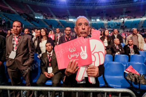 1er mai 2019 : cérémonie de cloture du premier congrès constitutif du nouveau parti Tahya Tounes dans la salle de Radès. Youssef Chahed, leader non déclaré de ce parti, est venu tenir un discours de cloture d'une heure, mais est entré comme chef du gouvernement et ressorti comme chef du gouvernement, ni nouveau adhérent et encore moins candidat à la présidence pour ce nouveau parti issu du goupe parlementaire de la Coalition nationale et soutien incoditionnel à son chef de gouvernement. « Grâce à vous, aujourd’hui le gouvernement n’est plus seul. Je ne me sens plus seul. Le soutien au gouvernement s’est renforcé depuis la constitution du groupe parlementaire de la Coalition. Il a pris encore plus de force avec la création de Tahya Tounes. Quand on me dit aujourd’hui que le parti tire avantage du gouvernement, je réponds que c’est précisément l’inverse. C’est le gouvernement qui bénéficie de l’appui de Tahya Tounes." déclarera Chahed.