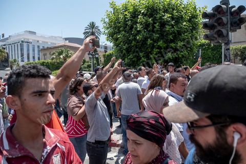June 27, 2019: Once again, the heart of Tunis was struck by a terrorist attack, which ISIS claimed responsibility for that same evening. A young Tunisian man blew himself up this morning at 11 a.m. near a police car in the historic and commercial heart of Tunis on Habib Bourguiba Avenue. The toll: one municipal police officer killed and five injured. A few minutes later, a second suicide bombing took place at the Gorjani counterterrorism police barracks at the top of the Tunis medina, leaving three people injured. This coordinated attack, occurring right at the start of the tourist season, specifically targets the Tunisian police forces, which for several years have been successfully combating terrorist groups on Tunisian soil on a daily basis. 