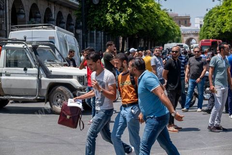 June 27, 2019: Once again, the heart of Tunis was struck by a terrorist attack, which ISIS claimed responsibility for that same evening. A young Tunisian man blew himself up this morning at 11 a.m. near a police car in the historic and commercial heart of Tunis on Habib Bourguiba Avenue. The toll: one municipal police officer killed and five injured. A few minutes later, a second suicide bombing took place at the Gorjani counterterrorism police barracks at the top of the Tunis medina, leaving three people injured. This coordinated attack, occurring right at the start of the tourist season, specifically targets the Tunisian police forces, which for several years have been successfully combating terrorist groups on Tunisian soil on a daily basis. 