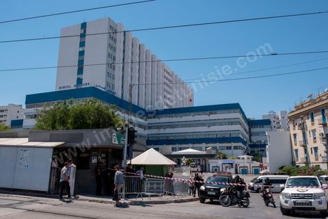 25 juillet 2019 : Devant l'hoptila militaire de Tunis, à 10h du matin est annoncé officiellement la mort du président de la République Béji Caïd Essebsi à l'hopital militaire de Tunis en ce jour de fête de la République. A l'aasemblée des représentant du peuple s'et l'efferversence, le président de l'assemblée est constituellement le successeur par interim du président défunt. Défilé de personnalité politique dasn le bureau du président de l'assemblée Mohamed Ennaceur avant de préter sermet en fin de jjournée comme président de la république pour un interim de trois mois et l'organisation d'élections présidentielles anticipées. 