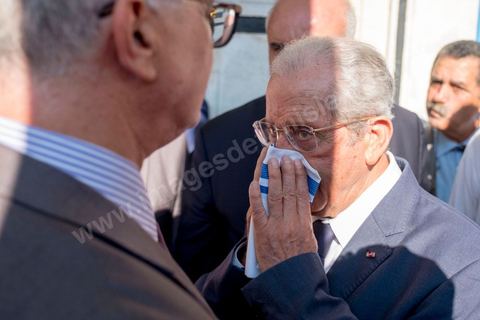 25 juillet 2019 : Mohamed Ennaceur vient de prêter serment comme nouveau Président de la République pour un interim de trois mois. A 10h du matin est annoncé officiellement la mort du président de la République Béji Caïd Essebsi à l'hopital militaire de Tunis en ce jour de fête de la République. A l'aasemblée des représentant du peuple s'et l'efferversence, le président de l'assemblée est constituellement le successeur par interim du président défunt. Défilé de personnalité politique dasn le bureau du président de l'assemblée Mohamed Ennaceur avant de préter sermet en fin de jjournée comme président de la république pour un interim de trois mois et l'organisation d'élections présidentielles anticipées. 