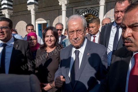 25 juillet 2019 : Mohamed Ennaceur vient de prêter serment comme nouveau Président de la République pour un interim de trois mois. A 10h du matin est annoncé officiellement la mort du président de la République Béji Caïd Essebsi à l'hopital militaire de Tunis en ce jour de fête de la République. A l'aasemblée des représentant du peuple s'et l'efferversence, le président de l'assemblée est constituellement le successeur par interim du président défunt. Défilé de personnalité politique dasn le bureau du président de l'assemblée Mohamed Ennaceur avant de préter sermet en fin de jjournée comme président de la république pour un interim de trois mois et l'organisation d'élections présidentielles anticipées. 
