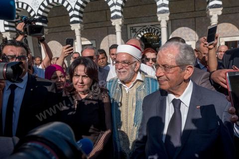 25 juillet 2019 : Mohamed Ennaceur vient de prêter serment comme nouveau Président de la République pour un interim de trois mois. A 10h du matin est annoncé officiellement la mort du président de la République Béji Caïd Essebsi à l'hopital militaire de Tunis en ce jour de fête de la République. A l'aasemblée des représentant du peuple s'et l'efferversence, le président de l'assemblée est constituellement le successeur par interim du président défunt. Défilé de personnalité politique dasn le bureau du président de l'assemblée Mohamed Ennaceur avant de préter sermet en fin de jjournée comme président de la république pour un interim de trois mois et l'organisation d'élections présidentielles anticipées. 