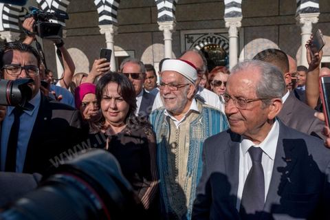 25 juillet 2019 : Mohamed Ennaceur vient de prêter serment comme nouveau Président de la République pour un interim de trois mois. A 10h du matin est annoncé officiellement la mort du président de la République Béji Caïd Essebsi à l'hopital militaire de Tunis en ce jour de fête de la République. A l'aasemblée des représentant du peuple s'et l'efferversence, le président de l'assemblée est constituellement le successeur par interim du président défunt. Défilé de personnalité politique dasn le bureau du président de l'assemblée Mohamed Ennaceur avant de préter sermet en fin de jjournée comme président de la république pour un interim de trois mois et l'organisation d'élections présidentielles anticipées. 