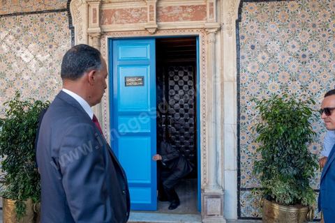 25 juillet 2019 : Mohamed Ennaceur reoit le chef du gouvernement Youssef Chahed avant de prêter semrent comme nouveau Président de la République par un interim de 3 mois. A 10h du matin est annoncé officiellement la mort du président de la République Béji Caïd Essebsi à l'hopital militaire de Tunis en ce jour de fête de la République. A l'aasemblée des représentant du peuple s'et l'efferversence, le président de l'assemblée est constituellement le successeur par interim du président défunt. Défilé de personnalité politique dasn le bureau du président de l'assemblée Mohamed Ennaceur avant de préter sermet en fin de jjournée comme président de la république pour un interim de trois mois et l'organisation d'élections présidentielles anticipées. 