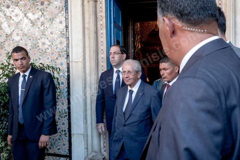 25 juillet 2019 : Mohamed Ennaceur reoit le chef du gouvernement Youssef Chahed avant de prêter semrent comme nouveau Président de la République par un interim de 3 mois. A 10h du matin est annoncé officiellement la mort du président de la République Béji Caïd Essebsi à l'hopital militaire de Tunis en ce jour de fête de la République. A l'aasemblée des représentant du peuple s'et l'efferversence, le président de l'assemblée est constituellement le successeur par interim du président défunt. Défilé de personnalité politique dasn le bureau du président de l'assemblée Mohamed Ennaceur avant de préter sermet en fin de jjournée comme président de la république pour un interim de trois mois et l'organisation d'élections présidentielles anticipées. 