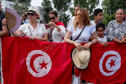 27 juillet 2019 : Obsèques nationales pour le Président de la République Béji Caïd Essebsi, décédé ce 25 juillet à 92 ans. Le cortège funéraire, après une cérémonie au palais présidentiel de Carthage, traverse la capitale Tunis pour rejoindre le caveau de la famille dans le cimetière du Jellaz à Tunis. 