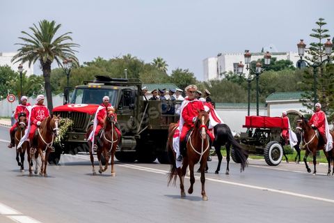 27 juillet 2019 : Obsèques nationales pour le Président de la République Béji Caïd Essebsi, décédé ce 25 juillet à 92 ans. Le cortège funéraire, après une cérémonie au palais présidentiel de Carthage, traverse la capitale Tunis pour rejoindre le caveau de la famille dans le cimetière du Jellaz à Tunis. 