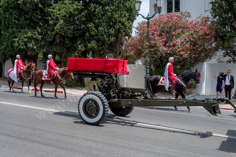 27 juillet 2019 : Obsèques nationales pour le Président de la République Béji Caïd Essebsi, décédé ce 25 juillet à 92 ans. Le cortège funéraire, après une cérémonie au palais présidentiel de Carthage, traverse la capitale Tunis pour rejoindre le caveau de la famille dans le cimetière du Jellaz à Tunis. 