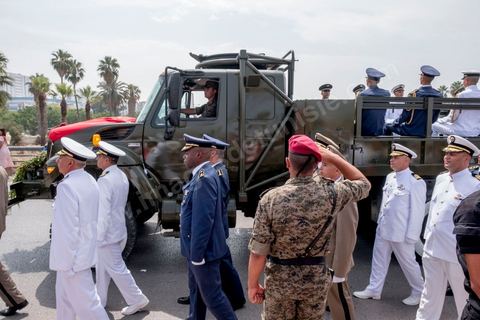 27 juillet 2019 : arrivée du cortège encadré apr les militaires devant le cimetière. Obsèques nationales pour le Président de la République Béji Caïd Essebsi, décédé ce 25 juillet à 92 ans. Le cortège funéraire, après une cérémonie au palais présidentiel de Carthage, traverse la capitale Tunis pour rejoindre le caveau de la famille dans le cimetière du Jellaz à Tunis. 
