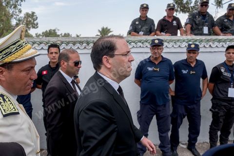 27 juillet 2019 : à la sortie du cimetière Youssef Chahed, chef du gouvernement. Obsèques nationales pour le Président de la République Béji Caïd Essebsi, décédé ce 25 juillet à 92 ans. Le cortège funéraire, après une cérémonie au palais présidentiel de Carthage, traverse la capitale Tunis pour rejoindre le caveau de la famille dans le cimetière du Jellaz à Tunis. 