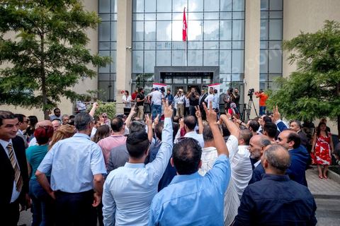 2 aout 2019 Devant l'ISIE. dépots de candidatures pour  les présidentielles anticipées en Tunisie du 15 septembre au Bureau de l'ISIE,  à Tunis