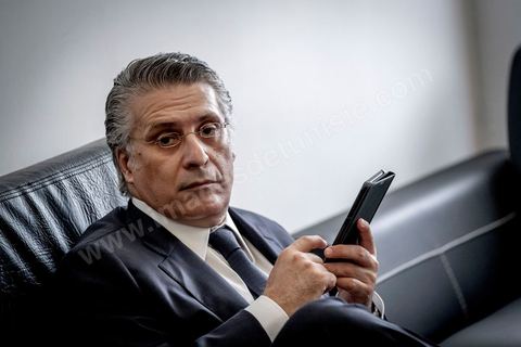 2 aout 2019 Nabil Karoui, le patron de la TV Nessma et fondateur de l’association Khalil Tounes, candidat controversé pour son nouveau parti Au Coeur de la Tunisie (Qalb Tounes), dans la salle d'attente pour dépots de candidatures pour  les présidentielles anticipées en Tunisie du 15 septembre au Bureau de l'ISIE,  à Tunis La longue attente des candidats dans les salons de l’ISIE a montré un certain froid, pas de mots entre eux et regards bloqués sur leurs portables. 