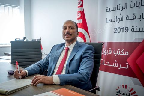2 aout 2019 Mohamed Abbou, accompagné de sa femme Samia, candidat pour le parti du Courant Démocratique, dépose sa candidature pour  les présidentielles anticipées en Tunisie du 15 septembre au Bureau de l'ISIE,  à Tunis