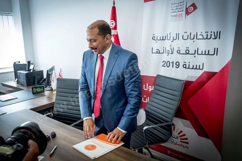 2 aout 2019 Mohamed Abbou, accompagné de sa femme Samia, candidat pour le parti du Courant Démocratique, dépose sa candidature pour  les présidentielles anticipées en Tunisie du 15 septembre au Bureau de l'ISIE,  à Tunis