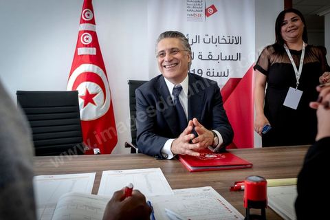 2 aout 2019 Nabil Karoui, le patron de la TV Nessma et fondateur de l’association Khalil Tounes, candidat controversé pour son nouveau parti Au Coeur de la Tunisie (Qalb Tounes), dépose sa candidature pour  les présidentielles anticipées en Tunisie du 15 septembre au Bureau de l'ISIE,  à Tunis
