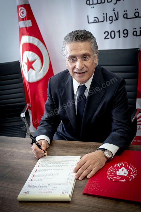 2 aout 2019 Nabil Karoui, le patron de la TV Nessma et fondateur de l’association Khalil Tounes, candidat controversé pour son nouveau parti Au Coeur de la Tunisie (Qalb Tounes), dépose sa candidature pour  les présidentielles anticipées en Tunisie du 15 septembre au Bureau de l'ISIE,  à Tunis