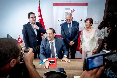 09 août 2019 : Dépot de candidature de Youssef Chahed, Premier ministre en exercice, pour son parti Tahya Tounes, fondé il y a quelques mois lors de ce dernier jour de dépots de candidature à l'ISIE pour les candidats à la présidentielle du 15 septembre, très forte affluence et 98 candidats au final mais seulement 25% des dossiers retnus en premier examen. 