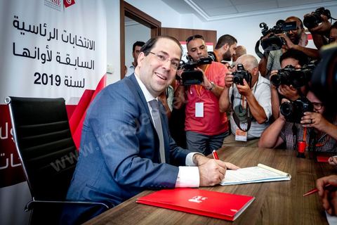 09 août 2019 : Dépot de candidature de Youssef Chahed, Premier ministre en exercice, pour son parti Tahya Tounes, fondé il y a quelques mois lors de ce dernier jour de dépots de candidature à l'ISIE pour les candidats à la présidentielle du 15 septembre, très forte affluence et 98 candidats au final mais seulement 25% des dossiers retnus en premier examen. 