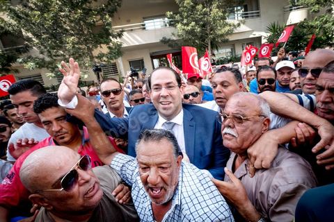 09 août 2019 : Dépot de candidature de Youssef Chahed, Premier ministre en exercice, pour son parti Tahya Tounes, fondé il y a quelques mois lors de ce dernier jour de dépots de candidature à l'ISIE pour les candidats à la présidentielle du 15 septembre, très forte affluence et 98 candidats au final mais seulement 25% des dossiers retnus en premier examen. 