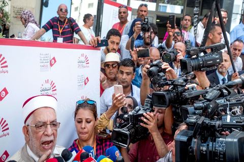 09 août 2019 : Dépot de candidature de Abdlefatah Mourou, co-fondateur et vice président du Parti Ennahdha, pour son parti en présence de rached Ghannouchi et autres leaders du parti islamiste lors de ce dernier jour de dépots de candidature à l'ISIE pour les candidats à la présidentielle du 15 septembre, très forte affluence et 98 candidats au final mais seulement 25% des dossiers retnus en premier examen. 