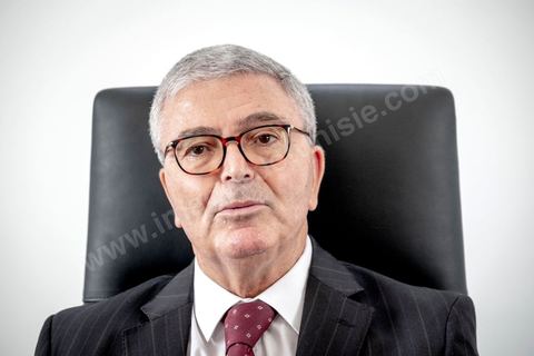 29 aout 2019 : portrait de Abdelkarim Zbidi, candidat à l'election présidentielle en Tunisie du 15 spetmebre sous l'étiquette indépendante mais soutenu par les partis Nidaa Tounes et Afek Tounes et de nombreuses personnalités. Ministre de la Défense depuis deux ans sous le gouvernement de Chahed il commence sa carrière politique sous Ben Ali, puis Essebsi en 2011 et la troika en 2012. Aujourdhui il est le candidat surprise de dernière minute et se positionne comme l'opposant à Chahed.