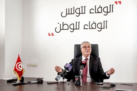 29 aout 2019 : portrait de Abdelkarim Zbidi, candidat à l'election présidentielle en Tunisie du 15 spetmebre sous l'étiquette indépendante mais soutenu par les partis Nidaa Tounes et Afek Tounes et de nombreuses personnalités. Ministre de la Défense depuis deux ans sous le gouvernement de Chahed il commence sa carrière politique sous Ben Ali, puis Essebsi en 2011 et la troika en 2012. Aujourdhui il est le candidat surprise de dernière minute et se positionne comme l'opposant à Chahed.