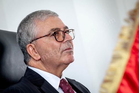 29 aout 2019 : portrait de Abdelkarim Zbidi, candidat à l'election présidentielle en Tunisie du 15 spetmebre sous l'étiquette indépendante mais soutenu par les partis Nidaa Tounes et Afek Tounes et de nombreuses personnalités. Ministre de la Défense depuis deux ans sous le gouvernement de Chahed il commence sa carrière politique sous Ben Ali, puis Essebsi en 2011 et la troika en 2012. Aujourdhui il est le candidat surprise de dernière minute et se positionne comme l'opposant à Chahed.