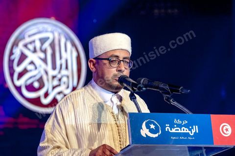 30 août 2019 : Prière en ouverture de la conférence. Au palais des congrès de Tunis, le parti Ennahdha organise sa grande conférence de présentations des candidats et programmes pour les élections législatives et présidentielles de cette fin d'année 2019. Présentation du programme électoral, présentation des têtes de listes législatives, et, à leur tête le Rached Ghannouchi, qui se présente comme député sur Tunis, et,  pésentation du  premier candidat à la présidentielle pour le parti, Abdlefattah