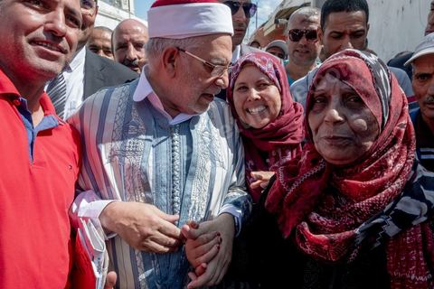 04 septembre 2019 : Abdelfattah Mourou, premier candidat du parti Ennahdha à des élections présidentielles, en campagne électorale pour les présidentielles anticipées du 15 septembre dasn le nord ouest de la Tunisie. Après une tournée dasn les rues, souks et marchés de Jendouba, le candidat d'Ennahdha s'est rendu dasn un village agricole de cette région très fertile pour rencontrer des agriculteurs. 