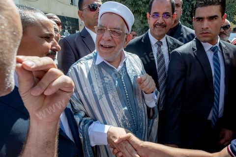 04 septembre 2019 : Abdelfattah Mourou, premier candidat du parti Ennahdha à des élections présidentielles, en campagne électorale pour les présidentielles anticipées du 15 septembre dasn le nord ouest de la Tunisie. Après une tournée dasn les rues, souks et marchés de Jendouba, le candidat d'Ennahdha s'est rendu dasn un village agricole de cette région très fertile pour rencontrer des agriculteurs. 