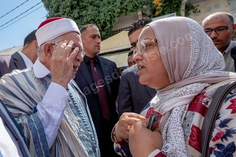 04 septembre 2019 : Abdelfattah Mourou, premier candidat du parti Ennahdha à des élections présidentielles, en campagne électorale pour les présidentielles anticipées du 15 septembre dasn le nord ouest de la Tunisie. Après une tournée dasn les rues, souks et marchés de Jendouba, le candidat d'Ennahdha s'est rendu dasn un village agricole de cette région très fertile pour rencontrer des agriculteurs. 