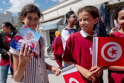 04 septembre 2019 : Abdelfattah Mourou, premier candidat du parti Ennahdha à des élections présidentielles, en campagne électorale pour les présidentielles anticipées du 15 septembre dasn le nord ouest de la Tunisie. Après une tournée dasn les rues, souks et marchés de Jendouba, le candidat d'Ennahdha s'est rendu dasn un village agricole de cette région très fertile pour rencontrer des agriculteurs. 