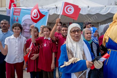 04 septembre 2019 : Abdelfattah Mourou, premier candidat du parti Ennahdha à des élections présidentielles, en campagne électorale pour les présidentielles anticipées du 15 septembre dasn le nord ouest de la Tunisie. Après une tournée dasn les rues, souks et marchés de Jendouba, le candidat d'Ennahdha s'est rendu dasn un village agricole de cette région très fertile pour rencontrer des agriculteurs. 
