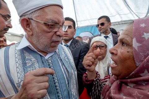 04 septembre 2019 : Abdelfattah Mourou, premier candidat du parti Ennahdha à des élections présidentielles, en campagne électorale pour les présidentielles anticipées du 15 septembre dasn le nord ouest de la Tunisie. Après une tournée dasn les rues, souks et marchés de Jendouba, le candidat d'Ennahdha s'est rendu dasn un village agricole de cette région très fertile pour rencontrer des agriculteurs. 