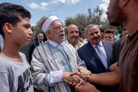 04 septembre 2019 : Abdelfattah Mourou, premier candidat du parti Ennahdha à des élections présidentielles, en campagne électorale pour les présidentielles anticipées du 15 septembre dasn le nord ouest de la Tunisie. Après une tournée dasn les rues, souks et marchés de Jendouba, le candidat d'Ennahdha s'est rendu dasn un village agricole de cette région très fertile pour rencontrer des agriculteurs. 