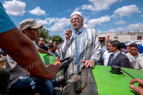 04 septembre 2019 : Abdelfattah Mourou, premier candidat du parti Ennahdha à des élections présidentielles, en campagne électorale pour les présidentielles anticipées du 15 septembre dasn le nord ouest de la Tunisie. Après une tournée dasn les rues, souks et marchés de Jendouba, le candidat d'Ennahdha s'est rendu dasn un village agricole de cette région très fertile pour rencontrer des agriculteurs. 