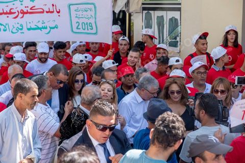 04 septembre 2019 : Abdelkarim Zbidi en visite de terrain à Béja pour sa campagne électorale pour les élections présidentielles  anticipées du 15 septembre. Dans les rues de Béja, souks et marché, le nouveau candidat indépendant soutenu par les partis Nidaa TOunes et Afek Tounes, défile dans les rues. Quelques serrages de mains mais peu de discussions avec les habitants et commerçants. 