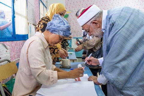 15 septembre 2019 : Abdelfattha Mourou candidat aux élections présidentielles pour le parti Ennahdha vote dasn un bureau de la Marsa,  jour de vote en Tunisie pour le premier tour des élections présidentielles anticipées qui affrontent 26 candidats avec beucoup d'incertitude pour les deux retenus au second tour prévu le 13 octobre 2019 après les législatives du 6 ocotbre. 