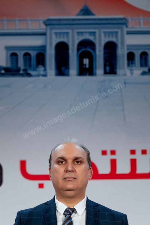 17 septembre 2019 : au centre de presse de l'ISIE, Instance Supérieure Indépendante des Elections, le prsident de l'ISIE, Nabil Baffoun, annonce les résultultas complets préliminaires du 1er tour des électiosn présidentielles du 15 septembre. Kais Saied, candidat indépendant, termin epremier avec 18,8 % suivi par Nabil Karoui, candidat en prison, avec 15,5 %, tous les deux sont qualifiés pour le second tour en atttendant d'éventuels recours invalidants et l'annonce officielle et definitives des résultats prévus dasn les trois emaines à venir maximum. 