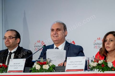 17 septembre 2019 : au centre de presse de l'ISIE, Instance Supérieure Indépendante des Elections, le prsident de l'ISIE, Nabil Baffoun, annonce les résultultas complets préliminaires du 1er tour des électiosn présidentielles du 15 septembre. Kais Saied, candidat indépendant, termin epremier avec 18,8 % suivi par Nabil Karoui, candidat en prison, avec 15,5 %, tous les deux sont qualifiés pour le second tour en atttendant d'éventuels recours invalidants et l'annonce officielle et definitives des résultats prévus dasn les trois emaines à venir maximum. 