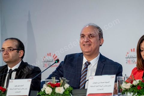 17 septembre 2019 : au centre de presse de l'ISIE, Instance Supérieure Indépendante des Elections, le prsident de l'ISIE, Nabil Baffoun, annonce les résultultas complets préliminaires du 1er tour des électiosn présidentielles du 15 septembre. Kais Saied, candidat indépendant, termin epremier avec 18,8 % suivi par Nabil Karoui, candidat en prison, avec 15,5 %, tous les deux sont qualifiés pour le second tour en atttendant d'éventuels recours invalidants et l'annonce officielle et definitives des résultats prévus dasn les trois emaines à venir maximum. 