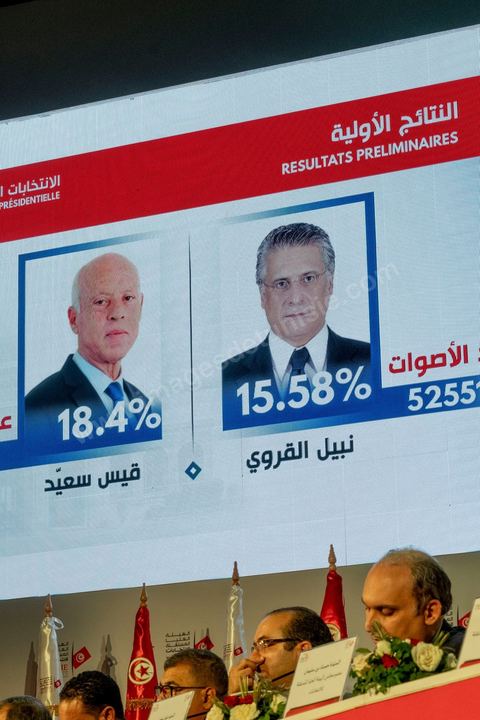 17 septembre 2019 : au centre de presse de l'ISIE, Instance Supérieure Indépendante des Elections, le prsident de l'ISIE, Nabil Baffoun, annonce les résultultas complets préliminaires du 1er tour des électiosn présidentielles du 15 septembre. Kais Saied, candidat indépendant, termin epremier avec 18,8 % suivi par Nabil Karoui, candidat en prison, avec 15,5 %, tous les deux sont qualifiés pour le second tour en atttendant d'éventuels recours invalidants et l'annonce officielle et definitives des résultats prévus dasn les trois emaines à venir maximum. 