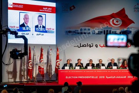 17 septembre 2019 : au centre de presse de l'ISIE, Instance Supérieure Indépendante des Elections, le prsident de l'ISIE, Nabil Baffoun, annonce les résultultas complets préliminaires du 1er tour des électiosn présidentielles du 15 septembre. Kais Saied, candidat indépendant, termin epremier avec 18,8 % suivi par Nabil Karoui, candidat en prison, avec 15,5 %, tous les deux sont qualifiés pour le second tour en atttendant d'éventuels recours invalidants et l'annonce officielle et definitives des résultats prévus dasn les trois emaines à venir maximum. 