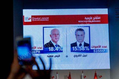 17 septembre 2019 : au centre de presse de l'ISIE, Instance Supérieure Indépendante des Elections, le prsident de l'ISIE, Nabil Baffoun, annonce les résultultas complets préliminaires du 1er tour des électiosn présidentielles du 15 septembre. Kais Saied, candidat indépendant, termin epremier avec 18,8 % suivi par Nabil Karoui, candidat en prison, avec 15,5 %, tous les deux sont qualifiés pour le second tour en atttendant d'éventuels recours invalidants et l'annonce officielle et definitives des résultats prévus dasn les trois emaines à venir maximum. 